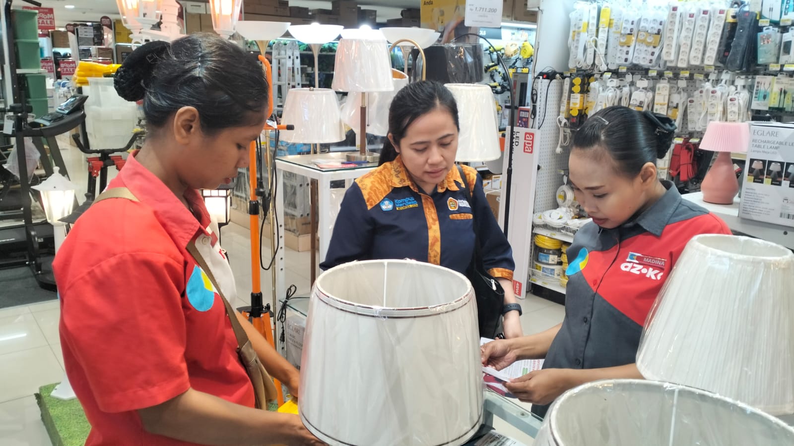 Tim RPL S1 Akuntansi STIE Nusantara Makassar Laksanakan Kanvasing Promosi Program RPL di Pusat Perbelanjaan