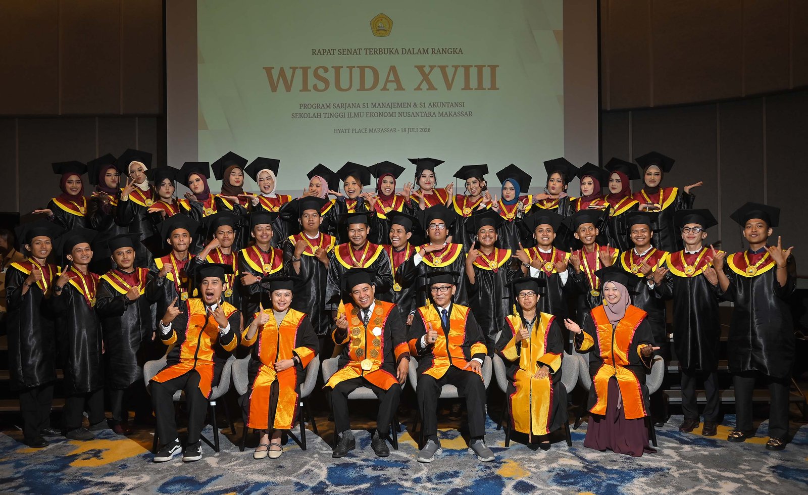 STIE Nusantara Makassar Gelar Wisuda Ke-XVIII di Hyatt Place Makassar